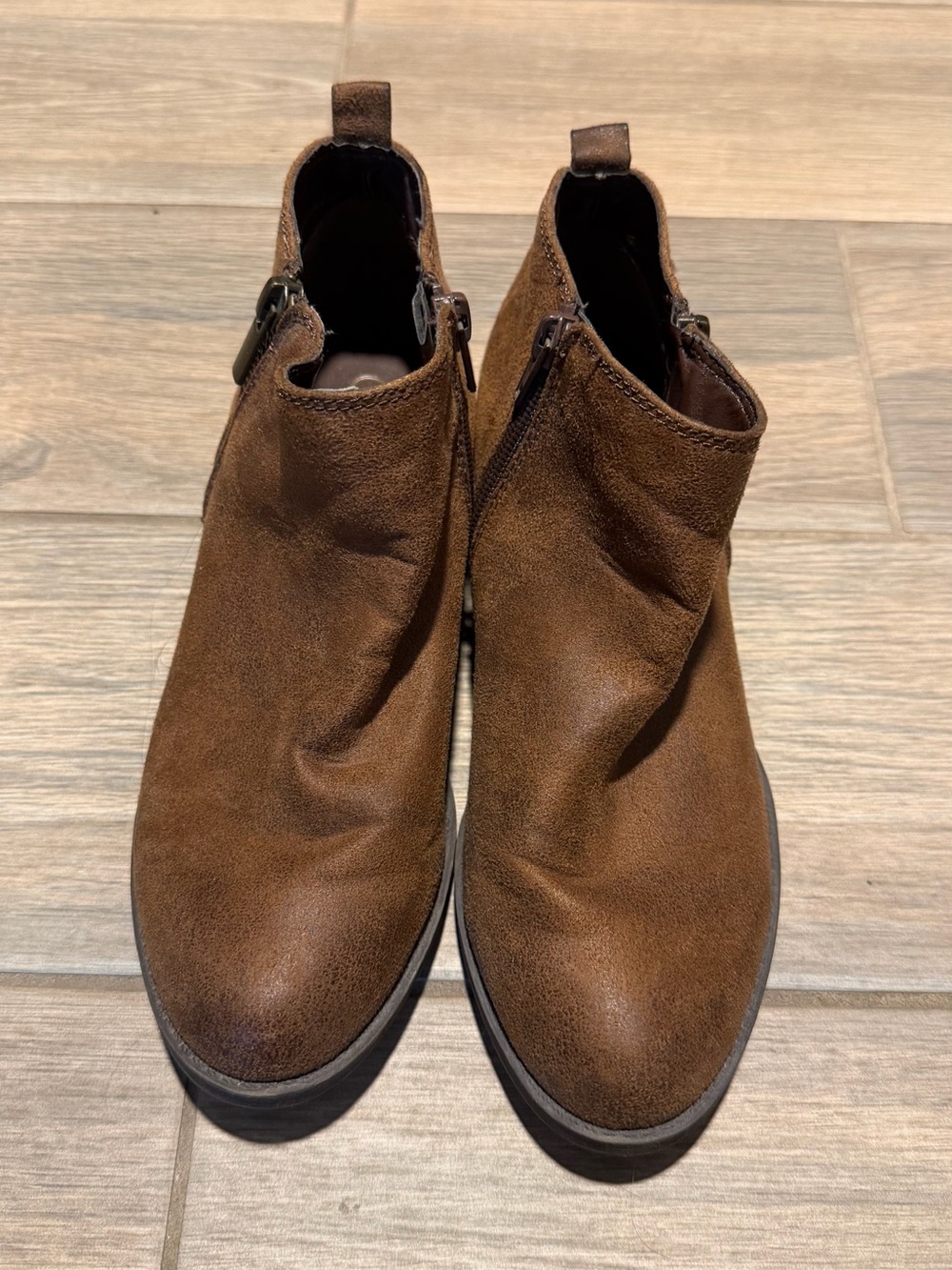 Women’s size 5.5 Brown Suede Ankle Booties